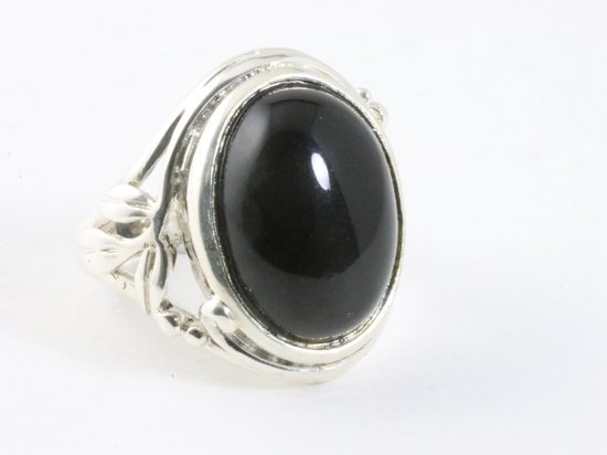 Opengewerkte zilveren ring met onyx afbeelding 1