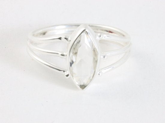 Opengewerkte zilveren ring met bergkristal afbeelding 4