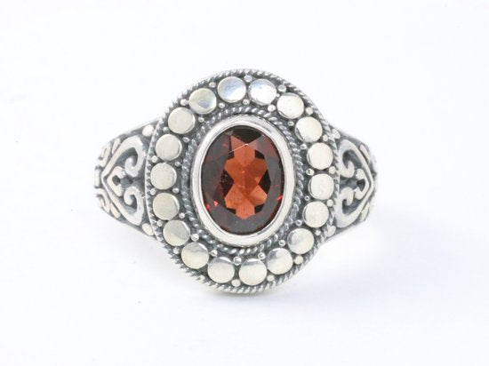 Traditionele bewerkte zilveren ring met granaat afbeelding 4