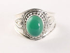 Bewerkte zilveren ring met groene onyx afbeelding 4