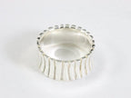 Bewerkte zilveren ring met ribbels afbeelding 2