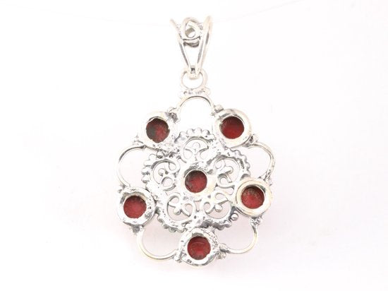 Opengewerkte zilveren hanger met rode koraal steen afbeelding 3