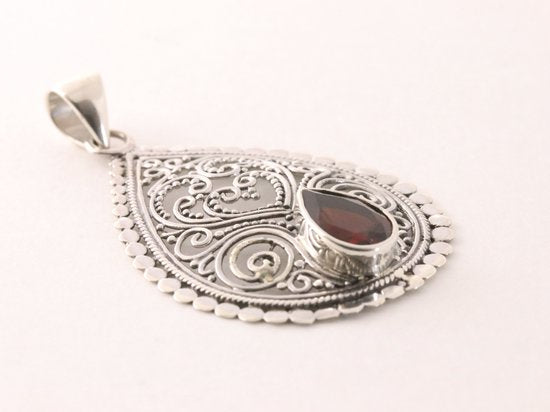Traditionele bewerkte zilveren hanger met granaat afbeelding 2