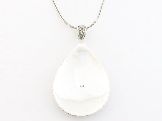 Grote druppelvormige zilveren hanger met filigrein bewerking aan ketting afbeelding 3