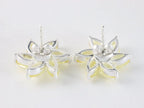 Bloemvormige zilveren oorstekers met citrien afbeelding 2