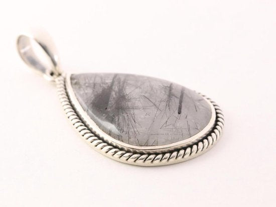 Bewerkte zilveren hanger met grote zwarte rutielkwarts aan ketting afbeelding 2