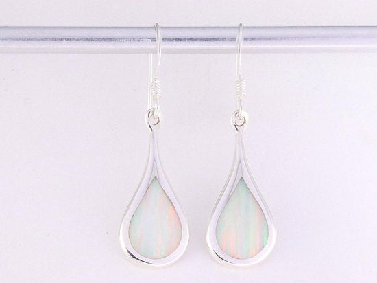 Druppelvormige zilveren oorbellen met welo opaal afbeelding 4