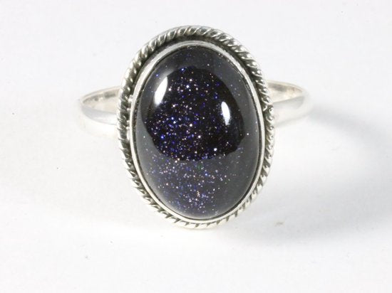 Bewerkte ovale zilveren ring met blauwe zonnesteen afbeelding 4