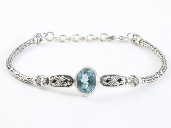 Traditionele bewerkte zilveren snake armband met blauwe topaas afbeelding 1