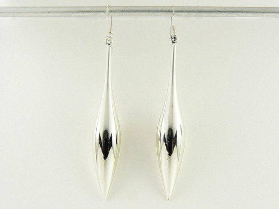 Lange zilveren pegeloorbellen afbeelding 3
