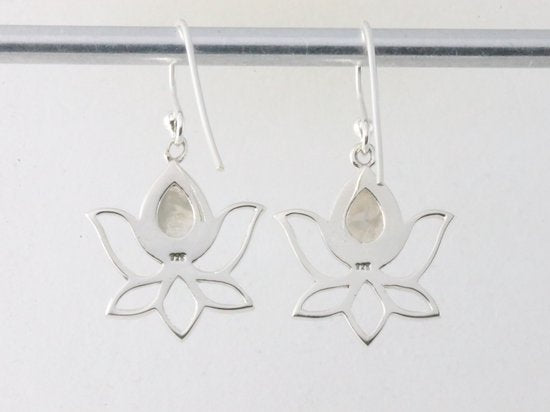 Opengewerkte zilveren lotus oorbellen met labradoriet afbeelding 2
