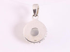 Fijne bewerkte ronde zilveren hanger met vuuropaal afbeelding 3