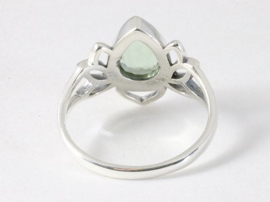 Opengewerkte zilveren lotus bloem ring met groene amethist afbeelding 3