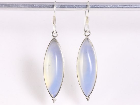 Lange zilveren oorbellen met blauwe vuuropaal afbeelding 4