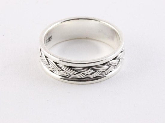 Zilveren ring met vlechtmotief afbeelding 2