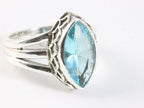 Bewerkte zilveren ring met blauwe topaas afbeelding 1