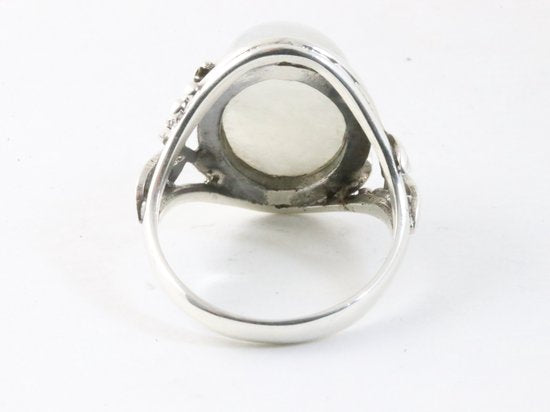 Opengewerkte zilveren ring met regenboog maansteen afbeelding 3