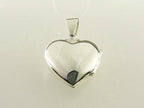 Opengewerkt hartvormig zilveren medaillon met parelmoer afbeelding 3
