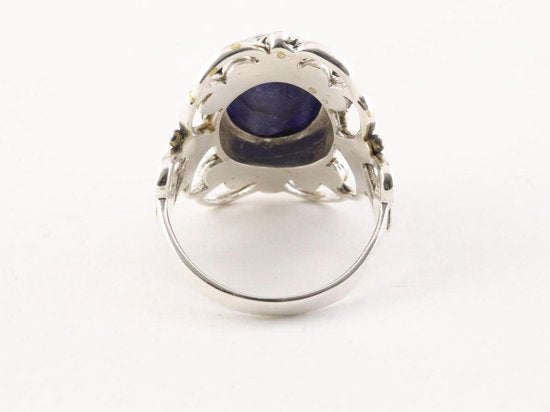 Opengewerkte zilveren ring met blauwe saffier afbeelding 2