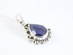 Fijne bewerkte zilveren hanger met blauwe saffier aan ketting afbeelding 2