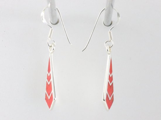 Fijne zilveren oorbellen met rode koraal steen afbeelding 2