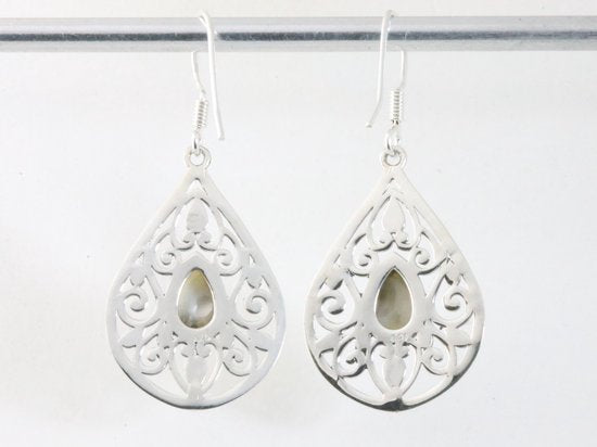 Opengewerkte zilveren oorbellen met parel afbeelding 2