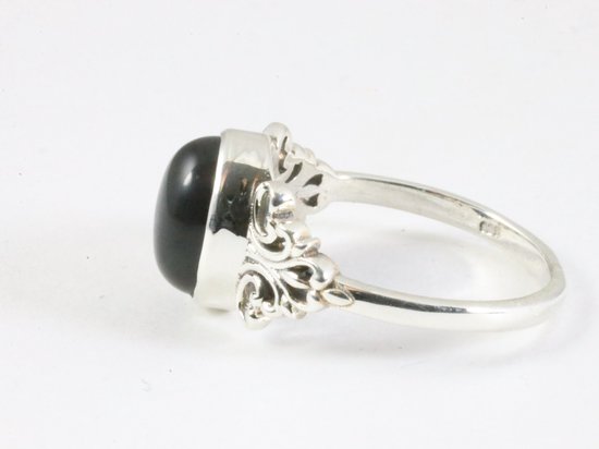 Fijne bewerkte zilveren ring met onyx afbeelding 2