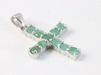 Fijne zilveren kruishanger met smaragd aan ketting afbeelding 2