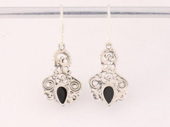 Fijne opengewerkte zilveren oorbellen met onyx afbeelding 3