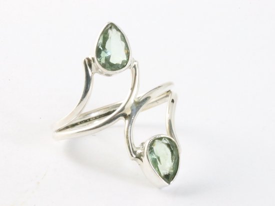 Fijne zilveren ring met groene amethist afbeelding 1