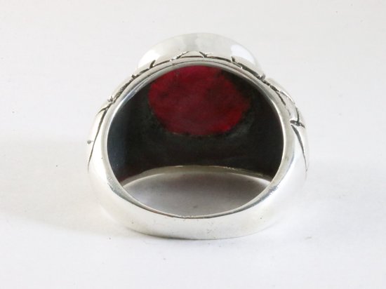 Zware bewerkte zilveren ring met robijn afbeelding 3