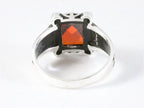 Bewerkte zilveren ring met granaat afbeelding 3