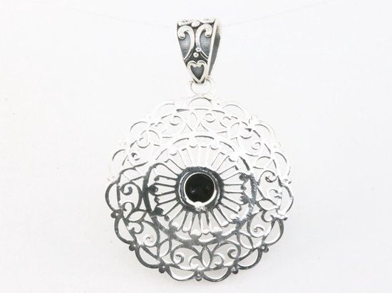 Opengewerkte zilveren hanger met onyx afbeelding 3