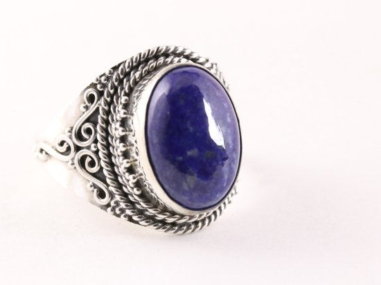 Bewerkte zilveren ring met lapis lazuli afbeelding 1