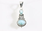 Fijne bewerkte zilveren hanger met larimar en blauwe topaas afbeelding 4