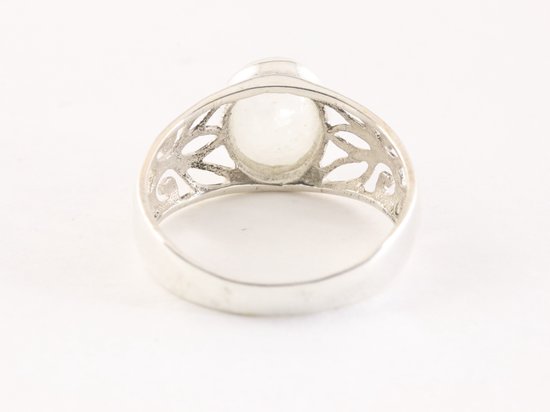 Opengewerkte zilveren ring met regenboog maansteen afbeelding 3