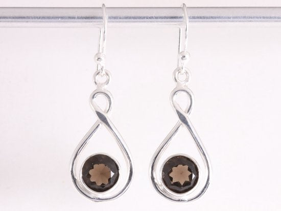 Opengewerkte zilveren oorbellen met rookkwarts afbeelding 1