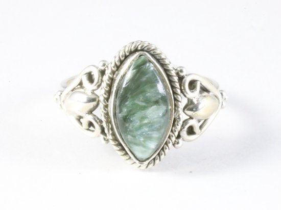 Fijne bewerkte zilveren ring met groene serafiniet afbeelding 4