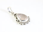 Fijne bewerkte zilveren hanger met rozenkwarts aan ketting afbeelding 2