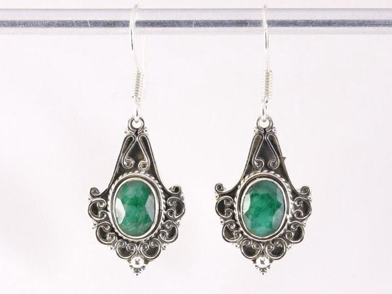 Bewerkte zilveren oorbellen met smaragd afbeelding 4