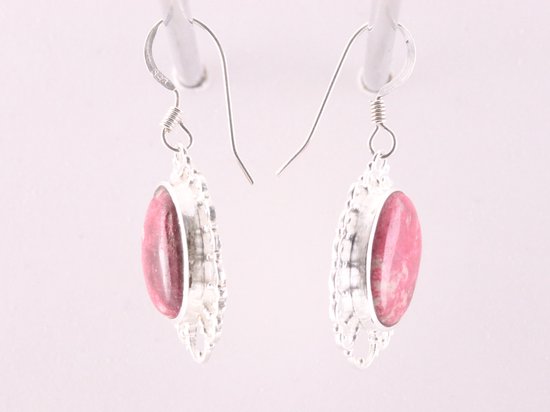 Opengewerkte zilveren oorbellen met roze thuliet afbeelding 2