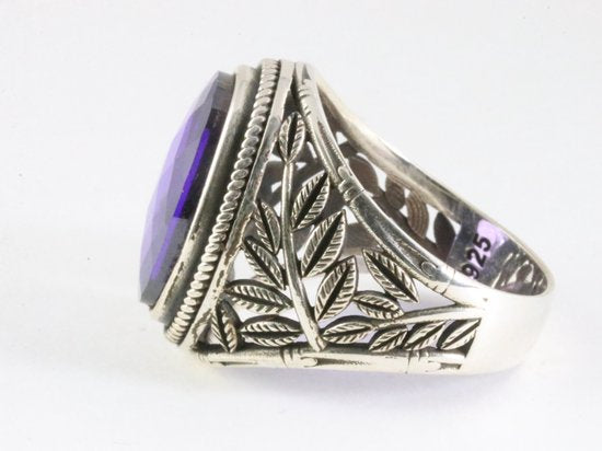 Zware bewerkte zilveren ring met amethist afbeelding 2