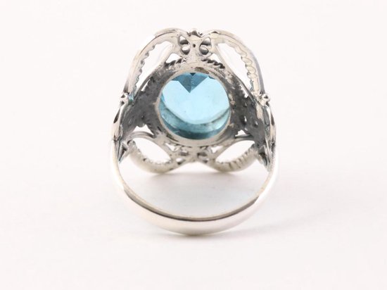 Opengewerkte zilveren ring met blauwe topaas afbeelding 3