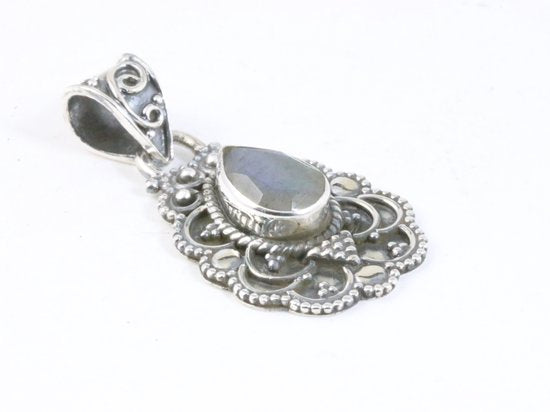 Traditionele bewerkte zilveren hanger met labradoriet afbeelding 2