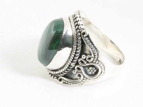 Zware bewerkte zilveren ring met malachiet afbeelding 2