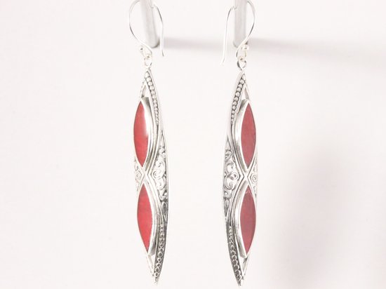 Lange bewerkte zilveren oorbellen met rode koraal steen afbeelding 2