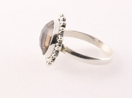 Ronde bewerkte zilveren ring met rookkwarts afbeelding 2