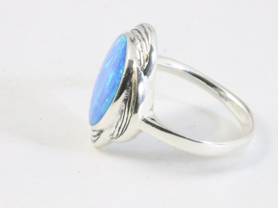 Bewerkte zilveren ring met Australische opaal afbeelding 2