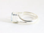 Hoogglans zilveren ring met blauwe topaas afbeelding 2