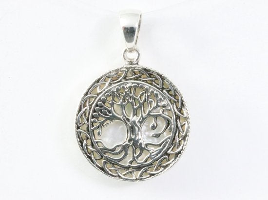 Ronde bewerkte zilveren hanger met levensboom op parelmoer afbeelding 4